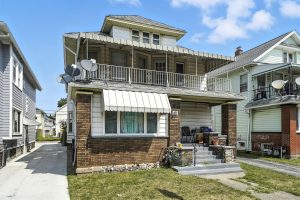 228 Hartwell exterior 1